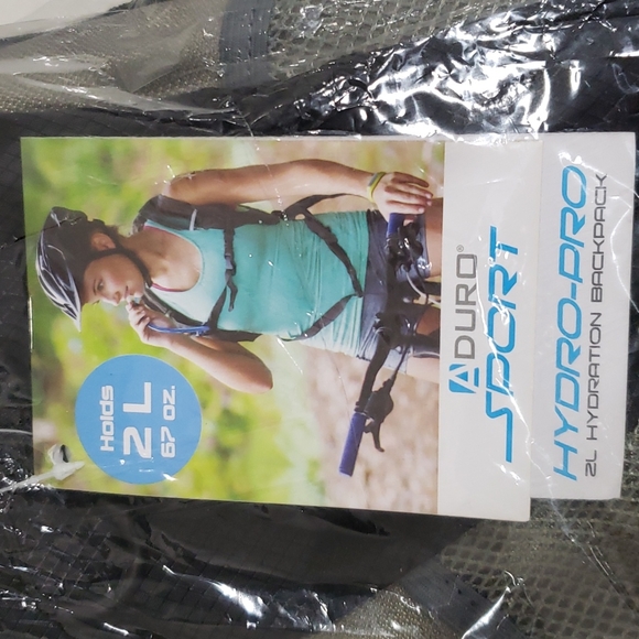 ADURO SPORT HYDRO-PRO 2L (67 oz) Hydration Backpack!! - Picture 2 of 9